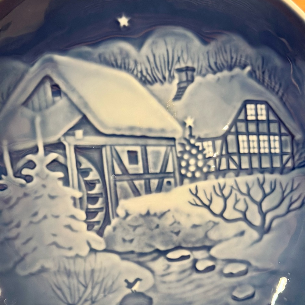 Vintage Cobalt. 1975 Bing and Grondahl The Old Watermill Christmas Eve Plate - Picture 2 of 4